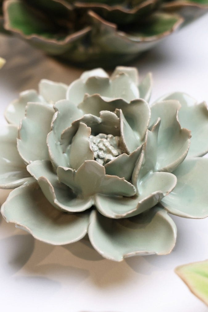 EG09 Pistachio Green Rose - Chive UK Wholesale