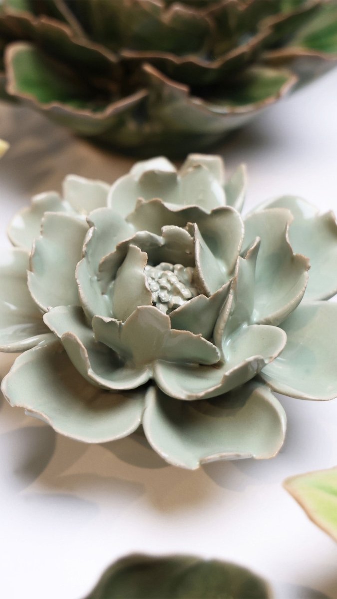 EG09 Pistachio Green Rose - Chive UK Wholesale