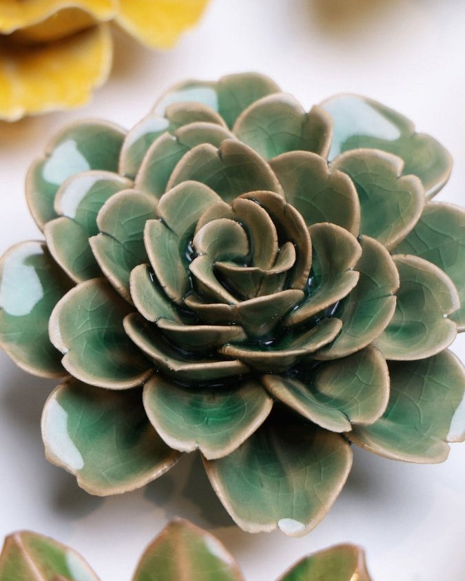 EG11 Jungle Green Tea Rose - Chive UK Wholesale