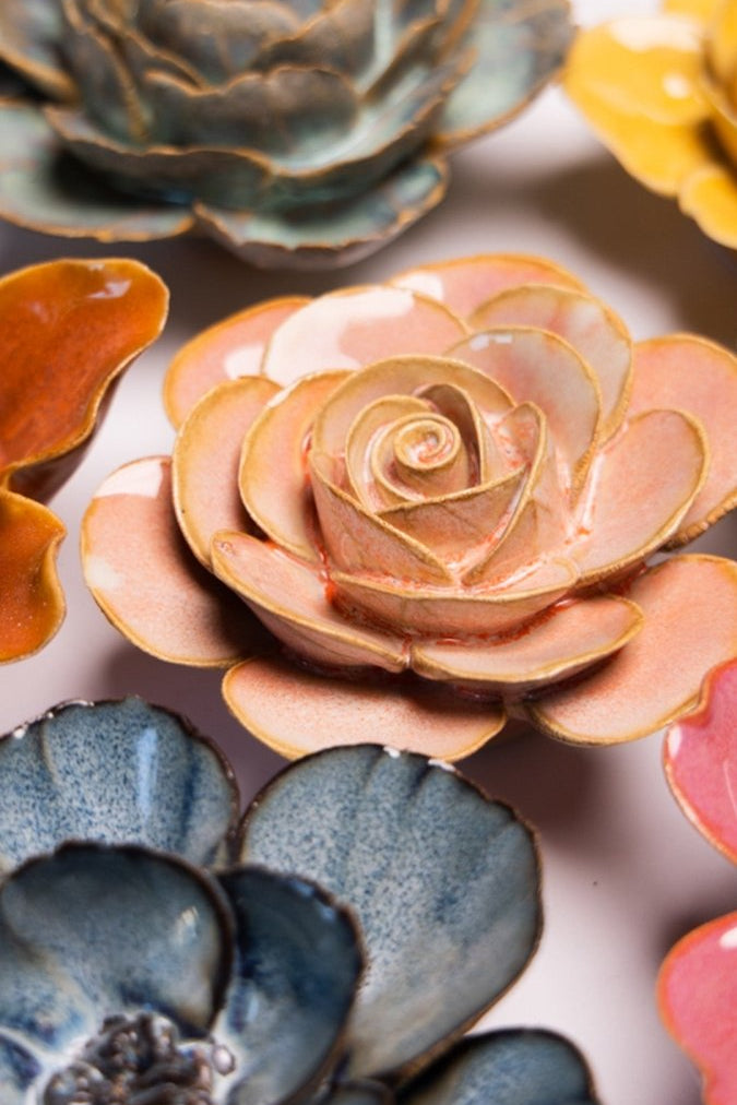 FR02 Peach Pink Cloni Ranunculus - Chive UK Wholesale