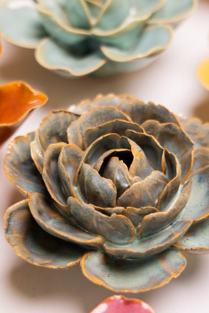 FR05 Pale Blue English Rose - Chive UK Wholesale