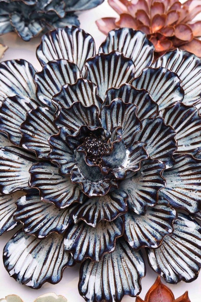 JA25 Navy Dinner Plate Dahlia - Chive UK Wholesale