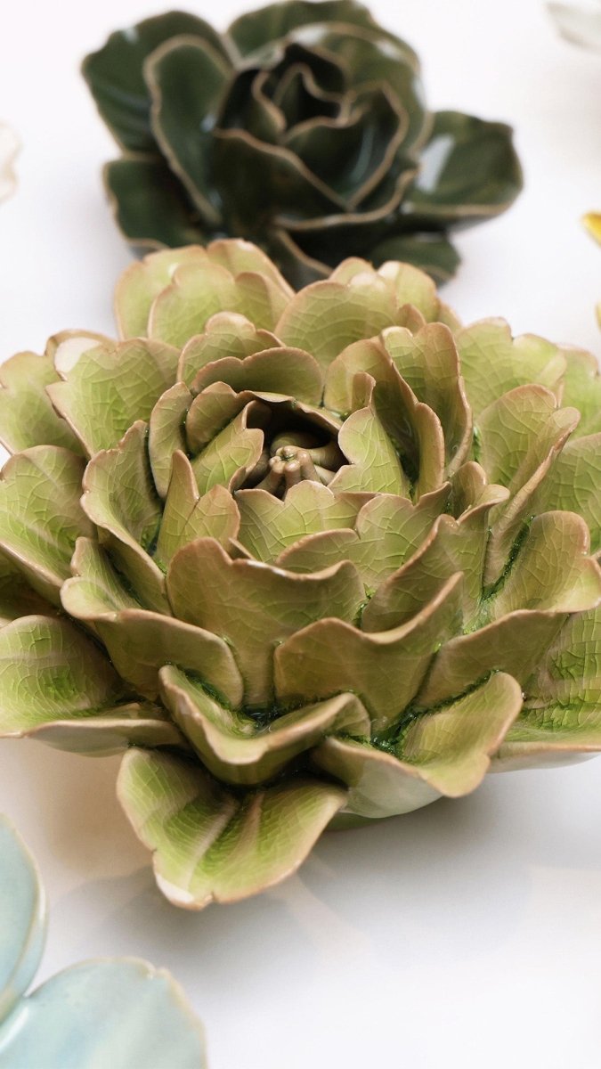 EG06 Peridot Comanche Peony - Chive UK Wholesale