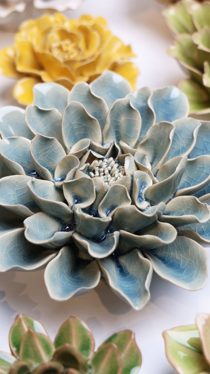 EG17 Powder Blue Aphrodite Dahlia - Chive UK Wholesale