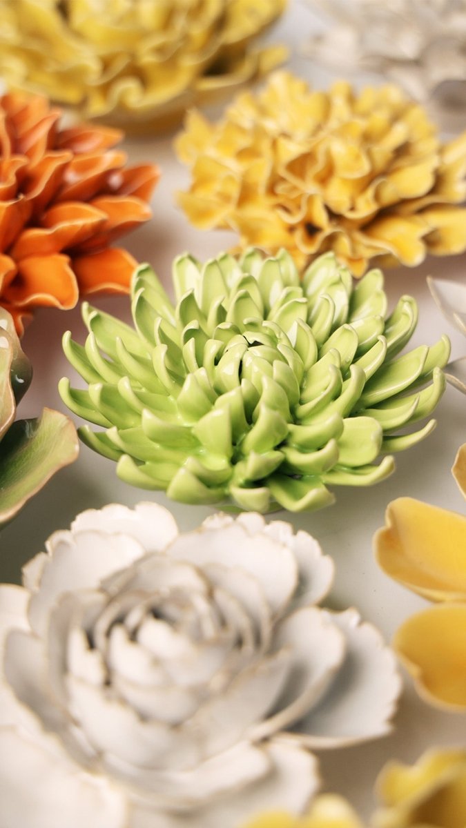 EG43 Yellow Green Pompom Mum - Chive UK Wholesale